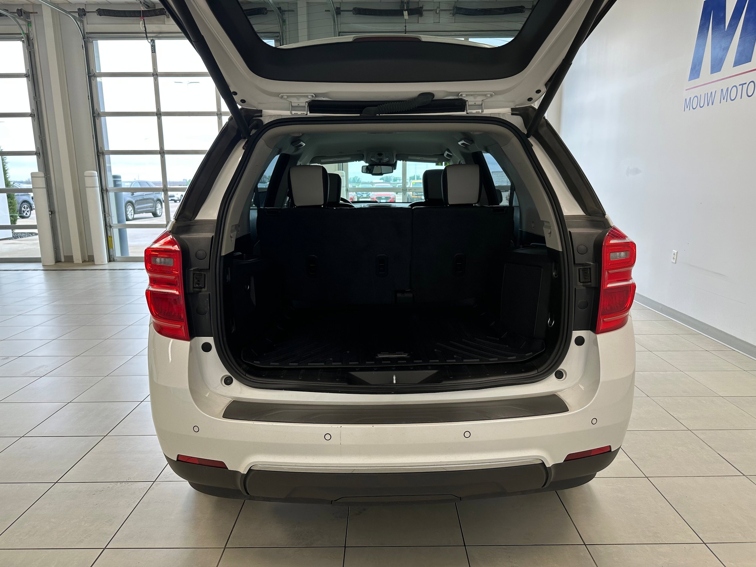 Used 2017 Chevrolet Equinox Premier w/ Enhanced Convenience Package AWD/4WD image 7