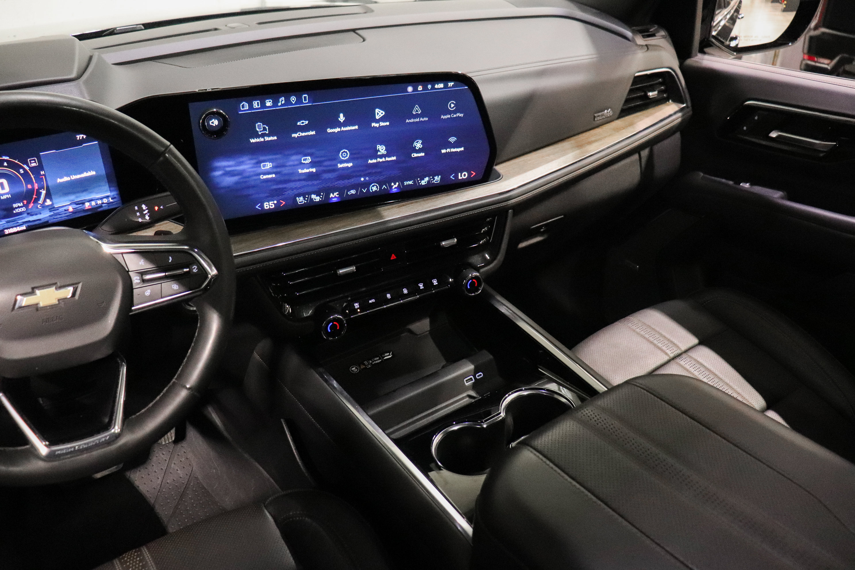 Used 2025 Chevrolet Suburban High Country AWD/4WD image 24