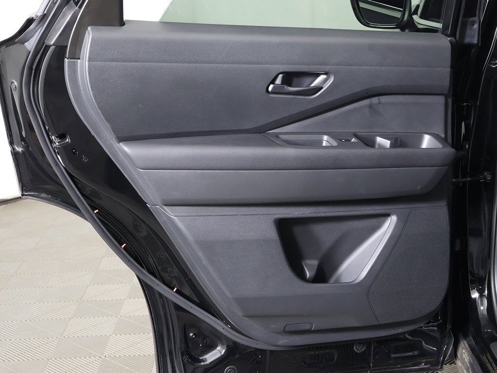 Used 2024 Nissan Pathfinder S image 21