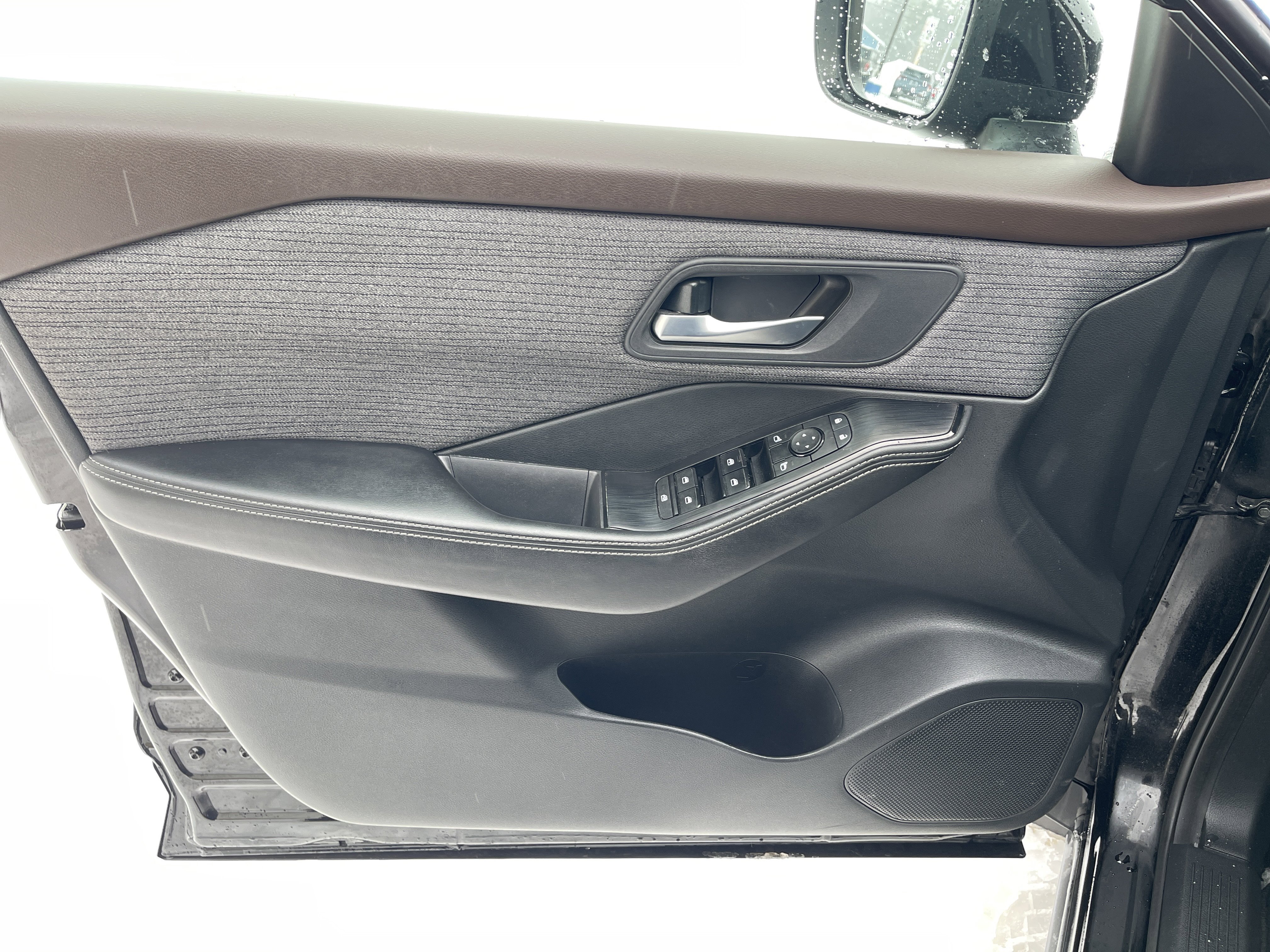 Used 2021 Nissan Rogue SV image 13