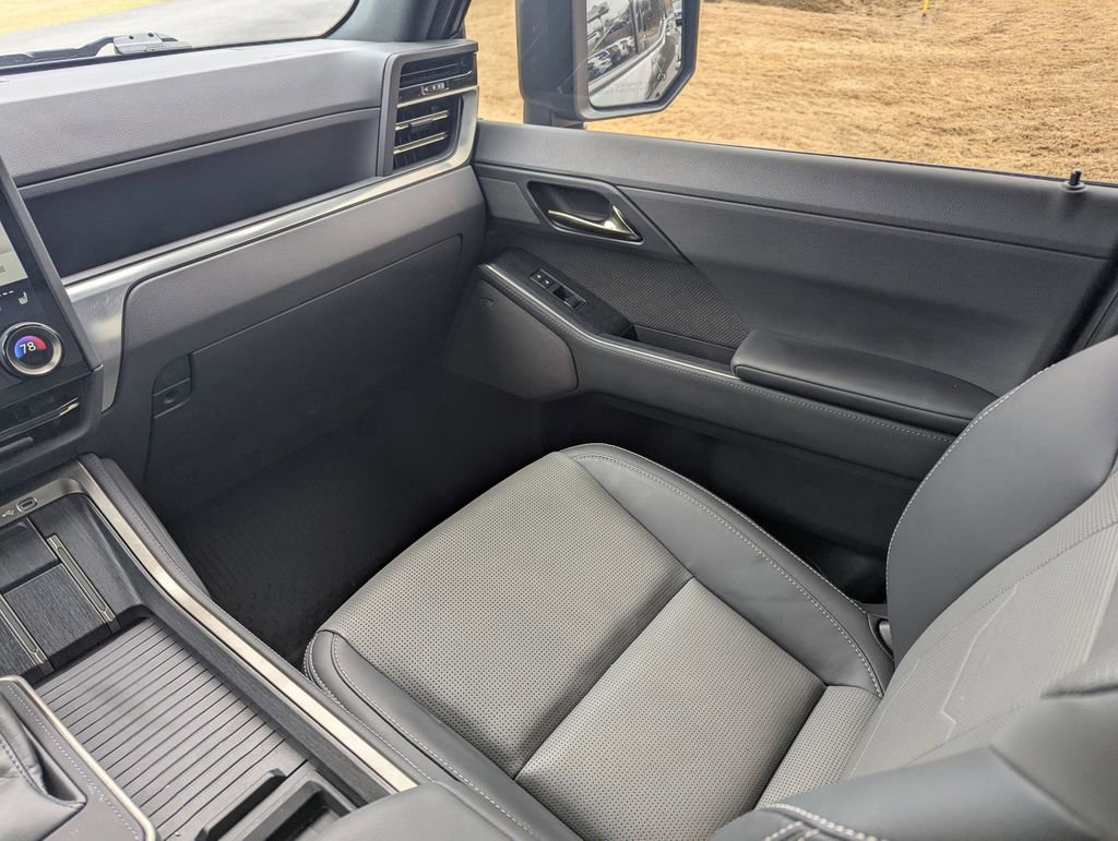 Used 2024 Lexus GX 550 w/ Accessory Package (Z1) AWD/4WD image 17