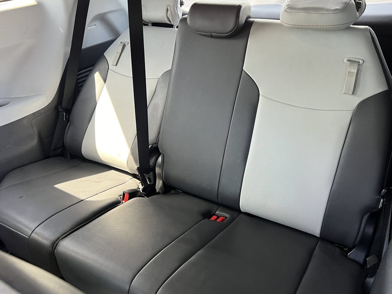 Used 2021 Toyota Sienna XSE FWD image 12