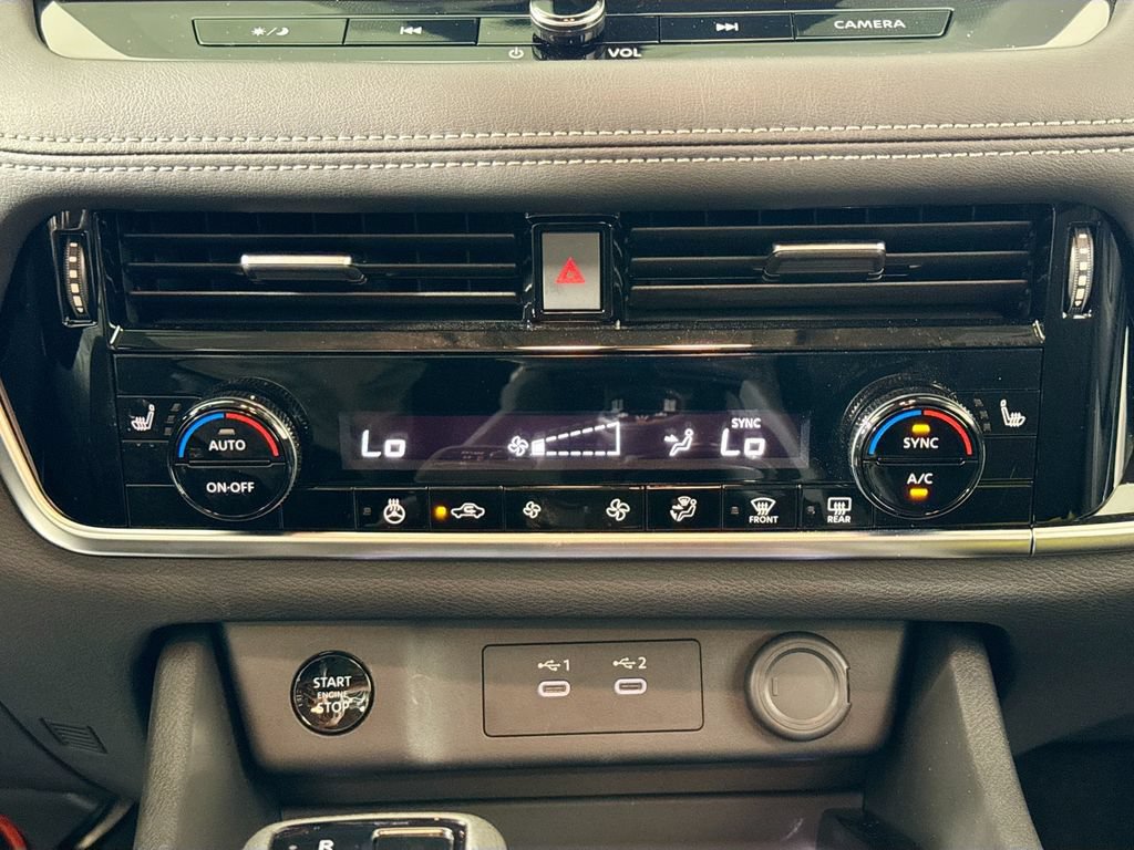 Used 2025 Nissan Rogue SL AWD/4WD image 16