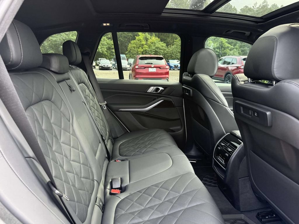 Used 2023 BMW X5 xDrive40i w/ Premium Package AWD/4WD image 16