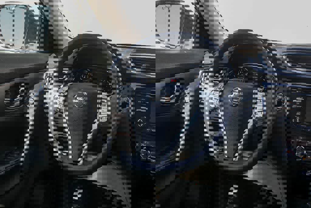 Used 2015 Nissan Rogue SV w/ SV Family Package FWD image 14