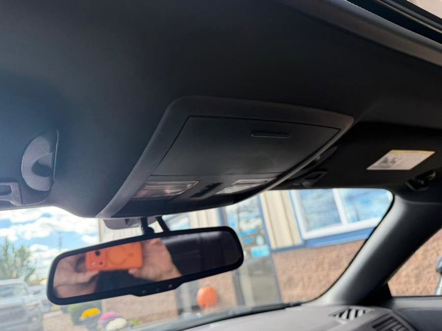 Used 2014 Dodge Challenger R/T image 19