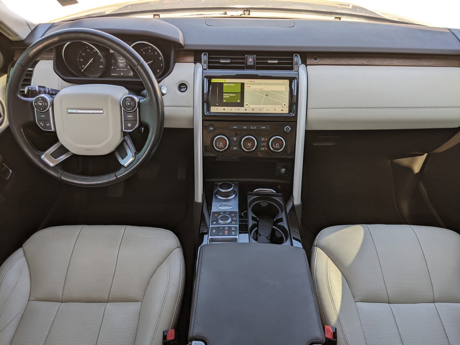 Used 2017 Land Rover Discovery HSE image 20