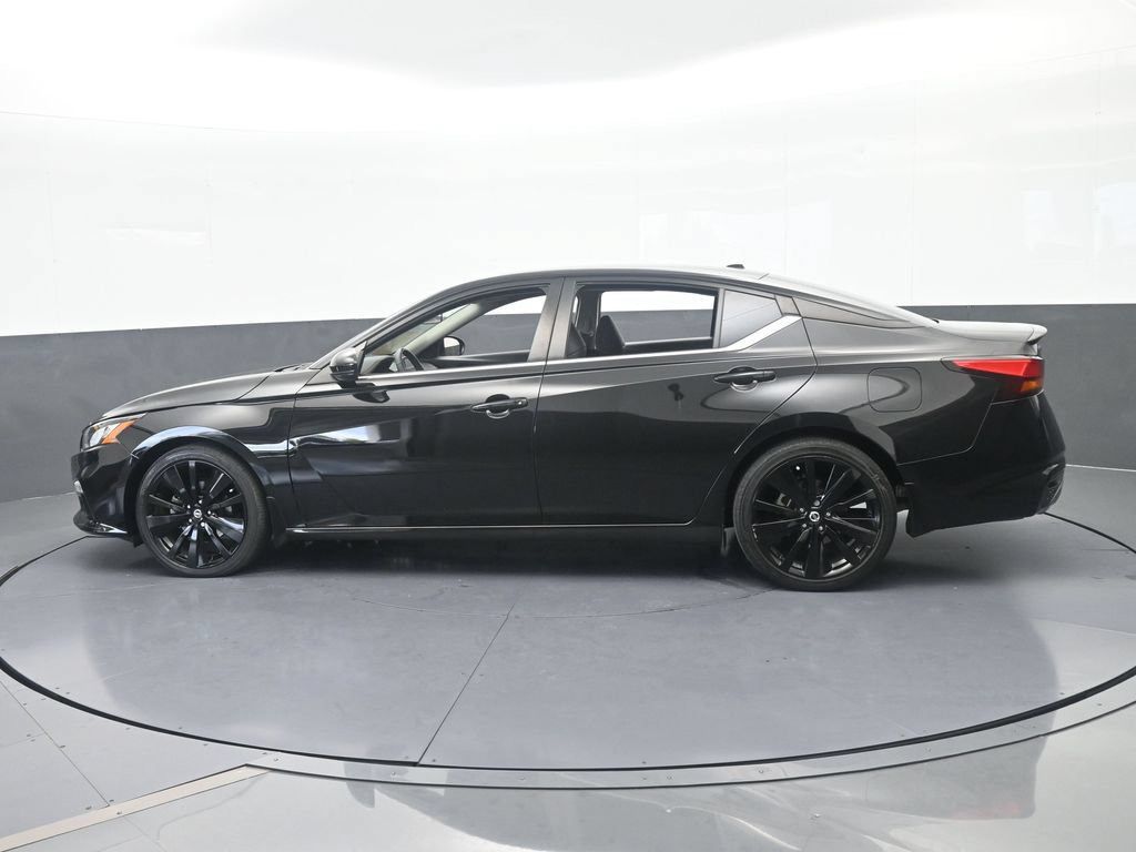 Used 2022 Nissan Altima 2.5 SR w/ Midnight Edition Package FWD image 3