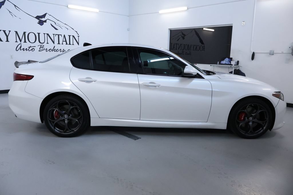 Used 2018 Alfa Romeo Giulia Ti Sport w/ Quick Order Package 22S Sport AWD/4WD image 8