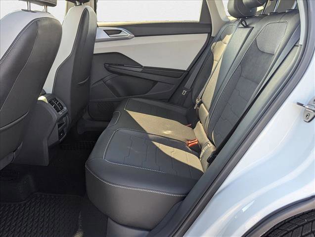 New 2025 Volkswagen Taos SE image 14