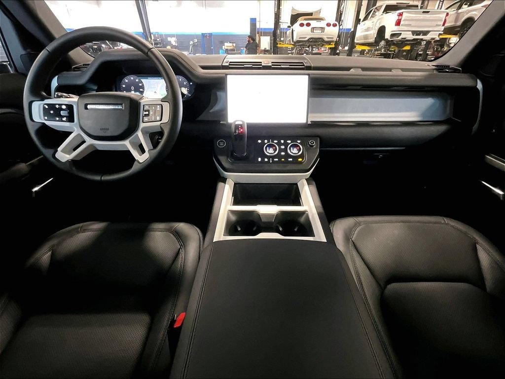 Used 2025 Land Rover Defender 90 S AWD/4WD image 22