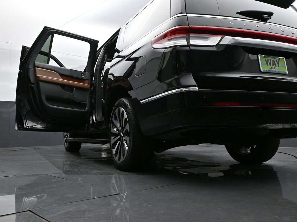 Used 2024 Lincoln Navigator L Reserve image 40