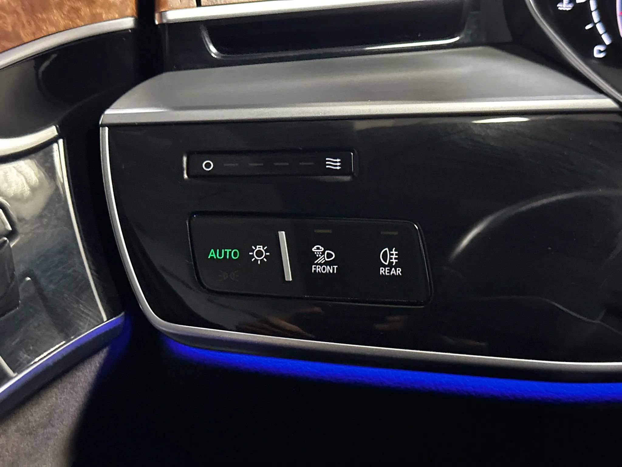 Used 2020 Audi A8 L 4.0T image 33