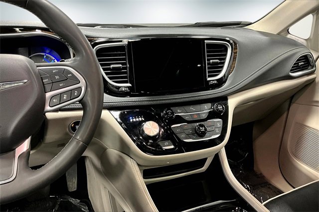 Used 2023 Chrysler Pacifica Limited image 11