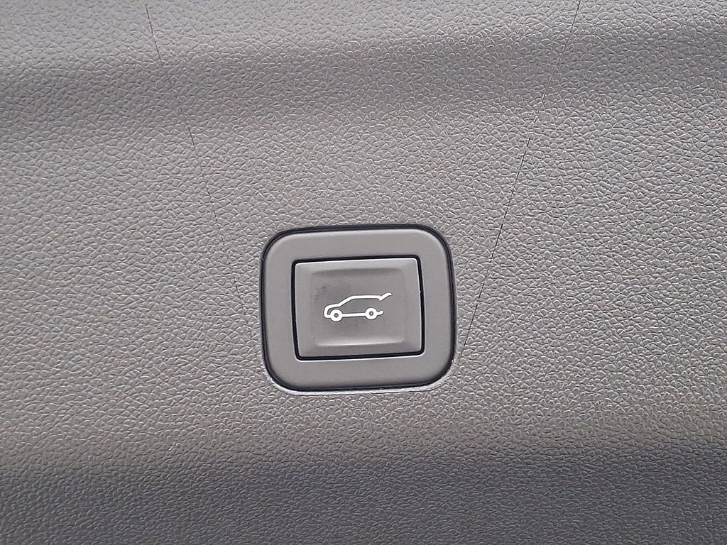 Used 2025 Cadillac Escalade Sport Platinum w/ LPO, Floor Liner Package image 38