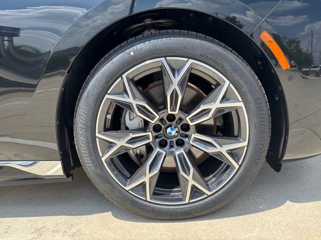 Used 2025 BMW i7 xDrive60 w/ Premium Package image 34