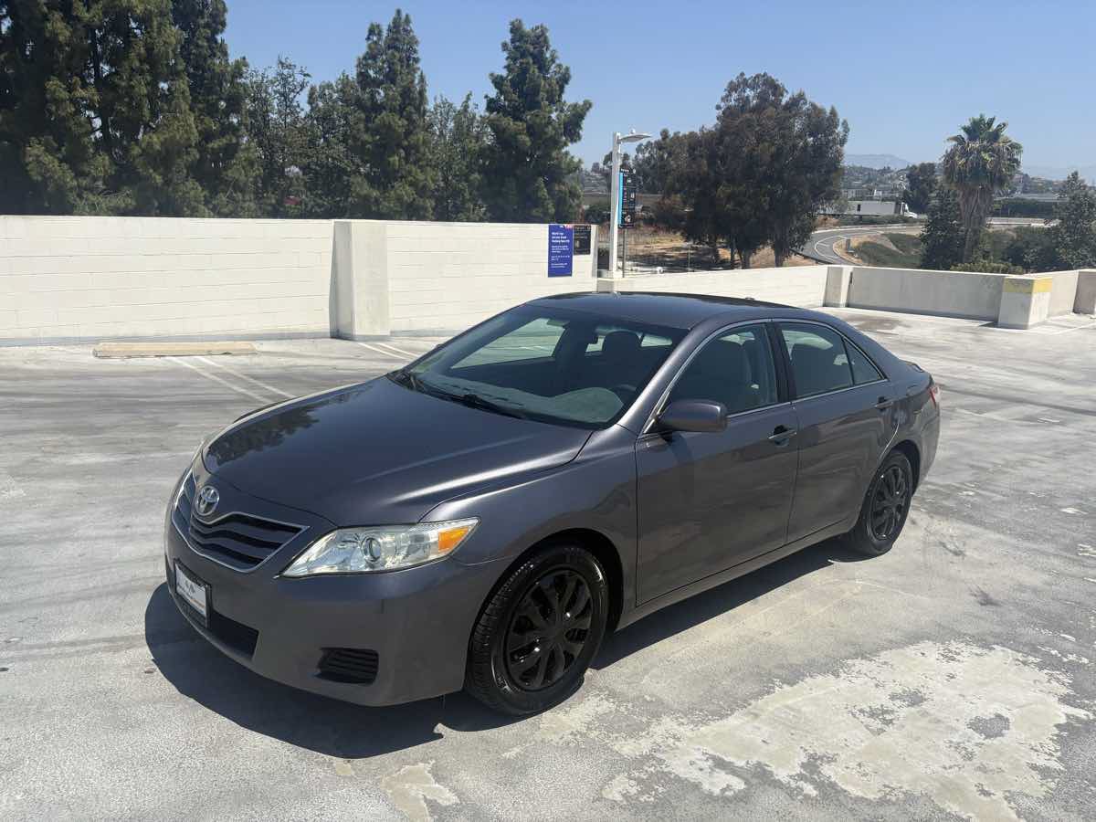 Used 2011 Toyota Camry LE FWD image 5