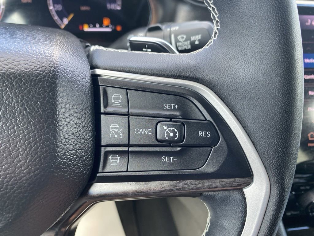 Used 2023 Jeep Grand Cherokee L Limited image 31