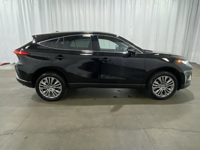 Certified 2024 Toyota Venza XLE image 3