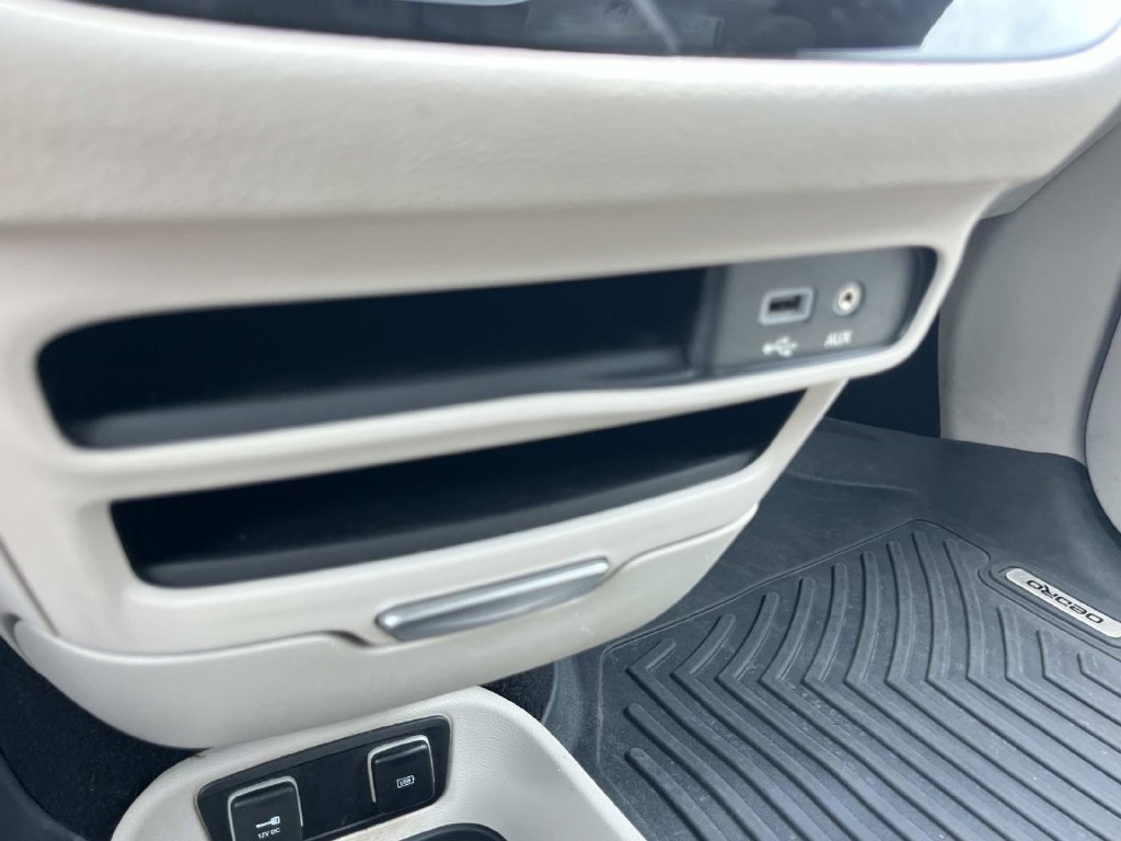 Used 2020 Chrysler Pacifica Limited FWD image 41