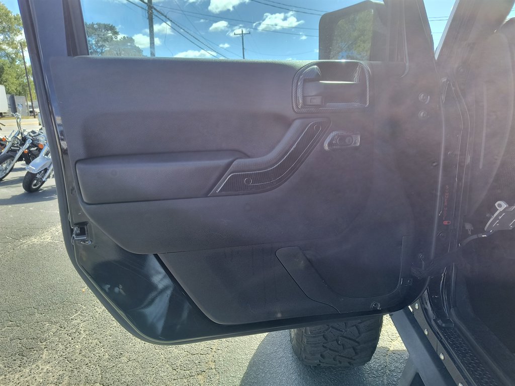 Used 2018 Jeep Wrangler Unlimited Sahara image 28
