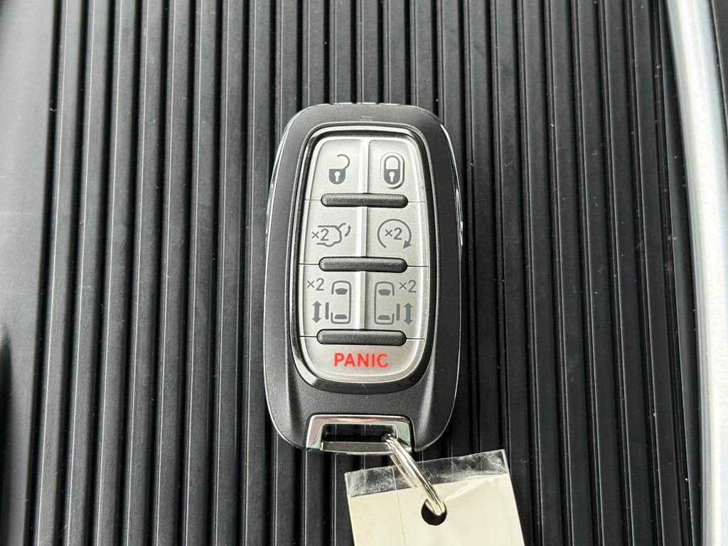 Used 2022 Chrysler Pacifica Touring-L FWD image 29