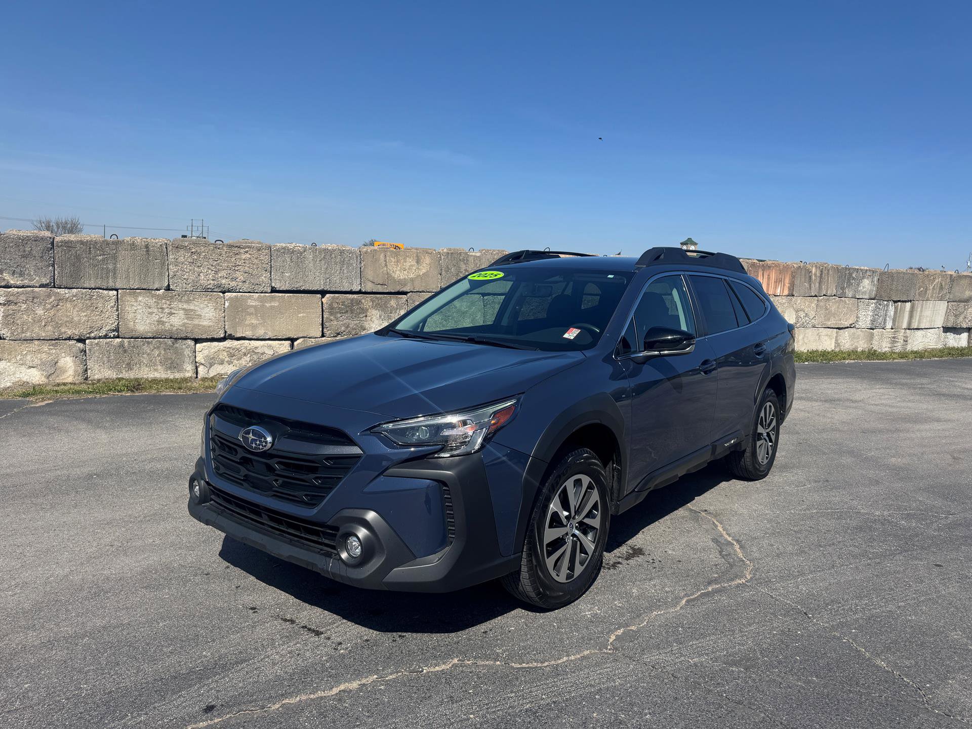 Used 2025 Subaru Outback Premium image 3