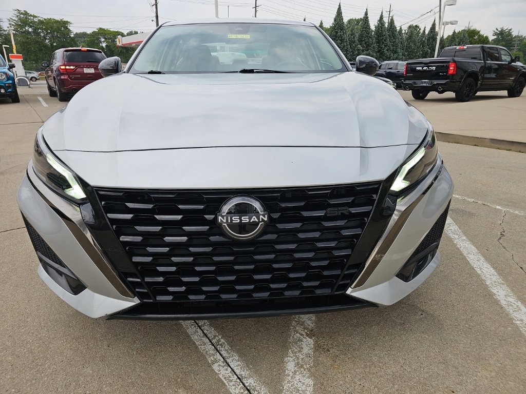 Used 2023 Nissan Altima 2.5 SR w/ SR Premium Package AWD/4WD image 6