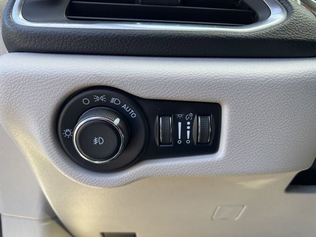 Certified 2023 Chrysler Pacifica Limited image 21