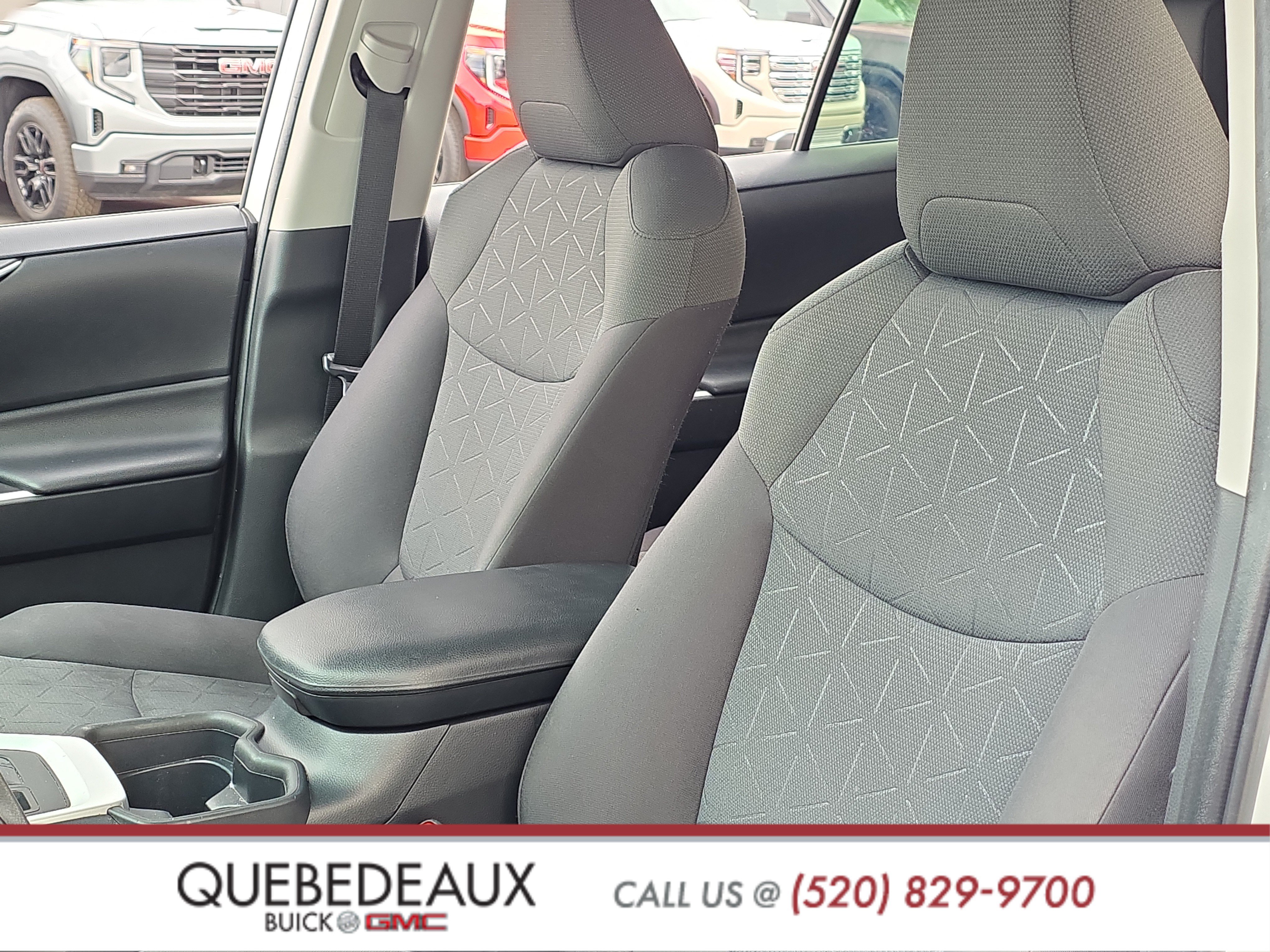Used 2020 Toyota RAV4 XLE FWD image 11