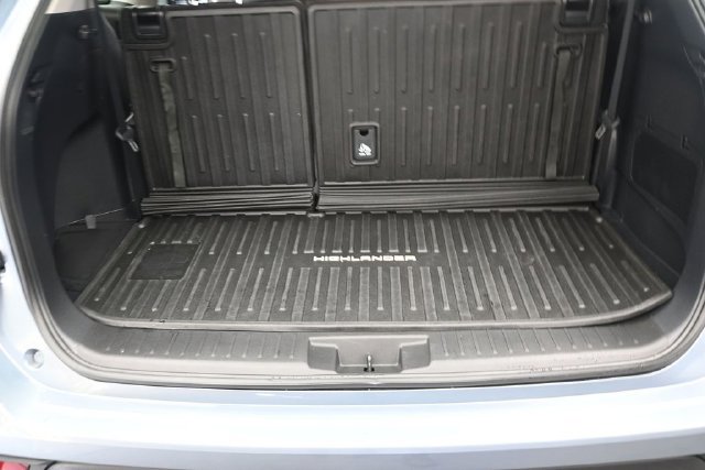 Used 2024 Toyota Highlander XLE AWD/4WD image 19