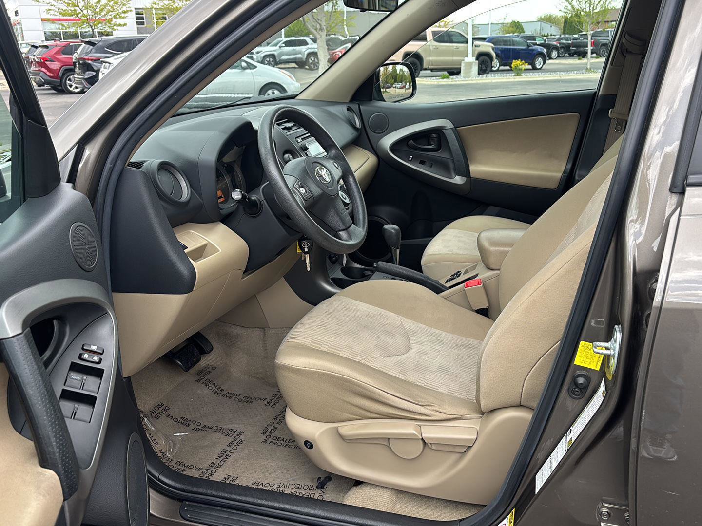 Used 2012 Toyota RAV4 4WD w/ Value Pkg image 2