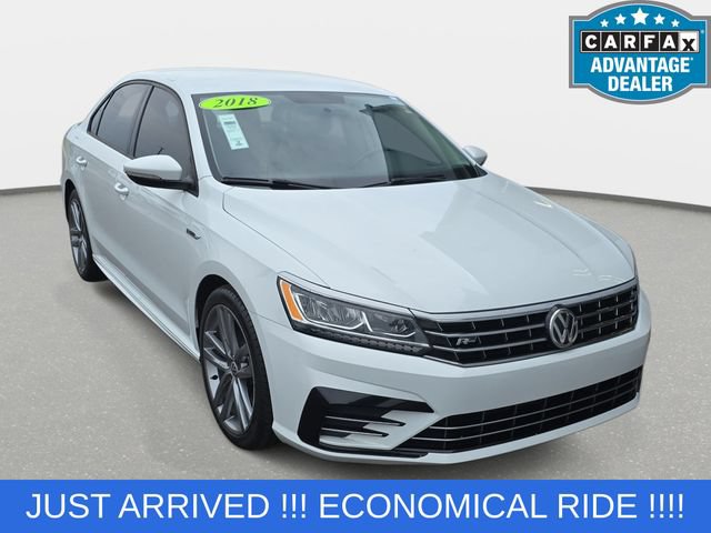 Used 2018 Volkswagen Passat 2.0T R-Line w/ R-Line Lighting Package FWD image 3