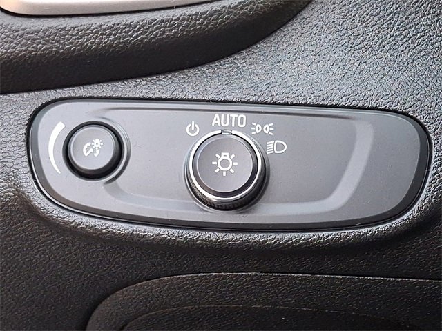 Used 2020 Chevrolet Trax LT w/ LT Convenience Package image 25