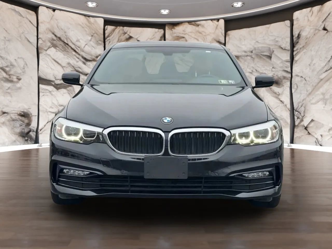 Used 2018 BMW 530i xDrive w/ Premium Package image 2