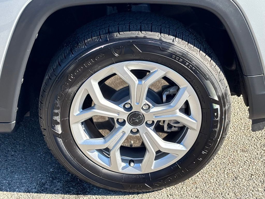 Used 2025 Jeep Compass Sport image 27