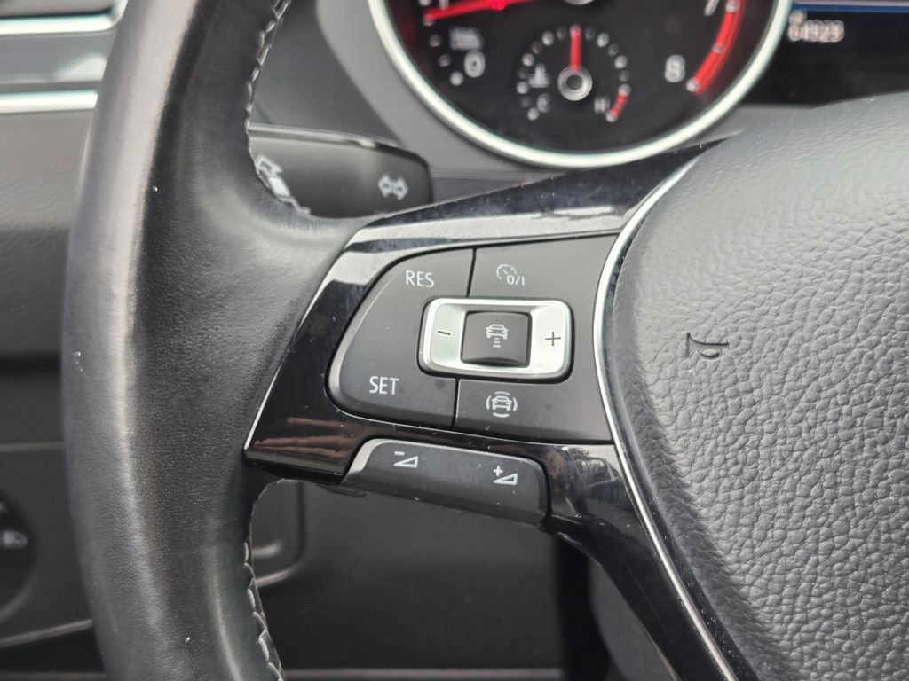 Used 2021 Volkswagen Tiguan SE R-Line image 36