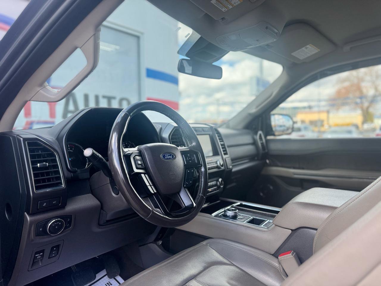 Used 2020 Ford Expedition Limited image 39