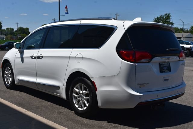 Used 2020 Chrysler Pacifica Touring-L FWD image 15
