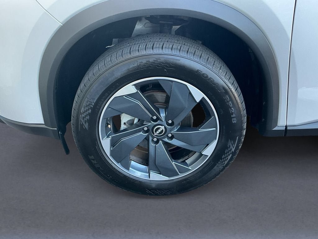 Used 2024 Nissan Rogue SV AWD/4WD image 9