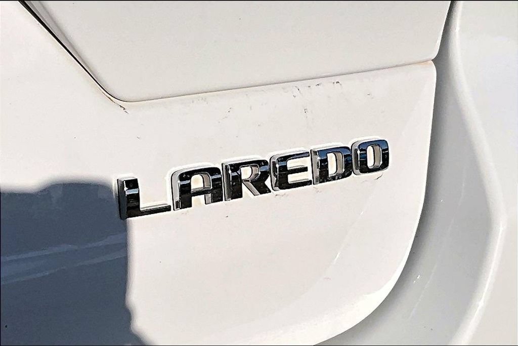 Used 2023 Jeep Grand Cherokee Laredo AWD/4WD image 23