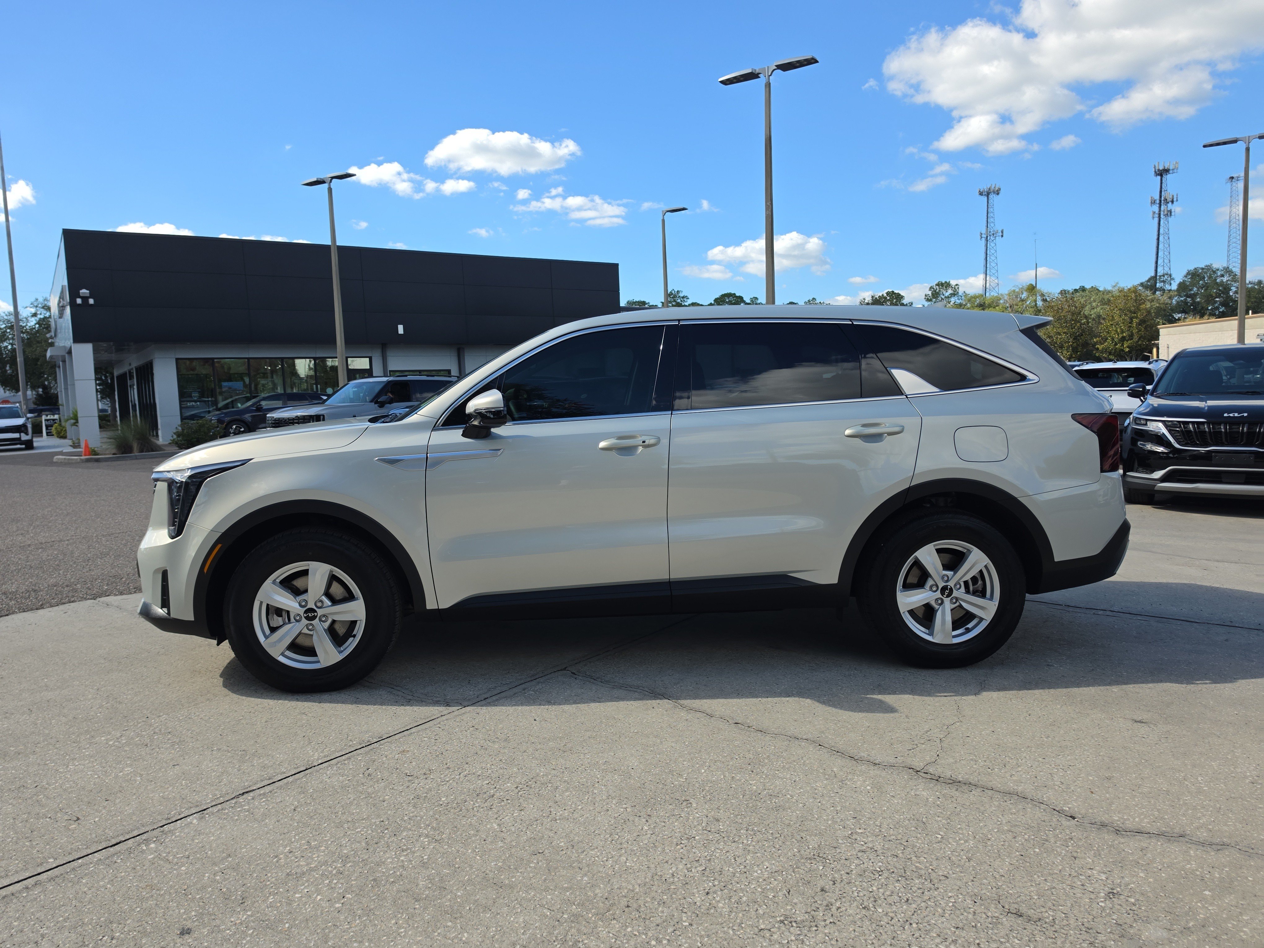 Certified 2026 Kia Sorento LX FWD image 5
