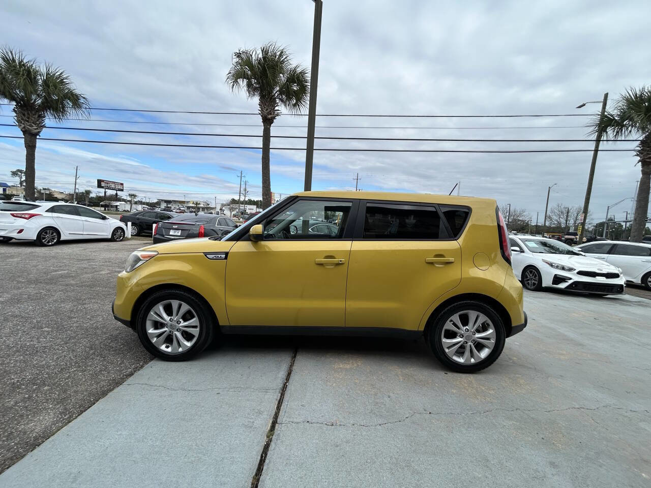 Used 2015 Kia Soul + image 5