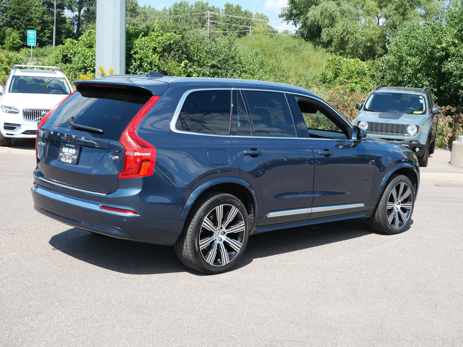 Certified 2025 Volvo XC90 T8 Ultra w/ Protection Package Premier AWD/4WD image 7