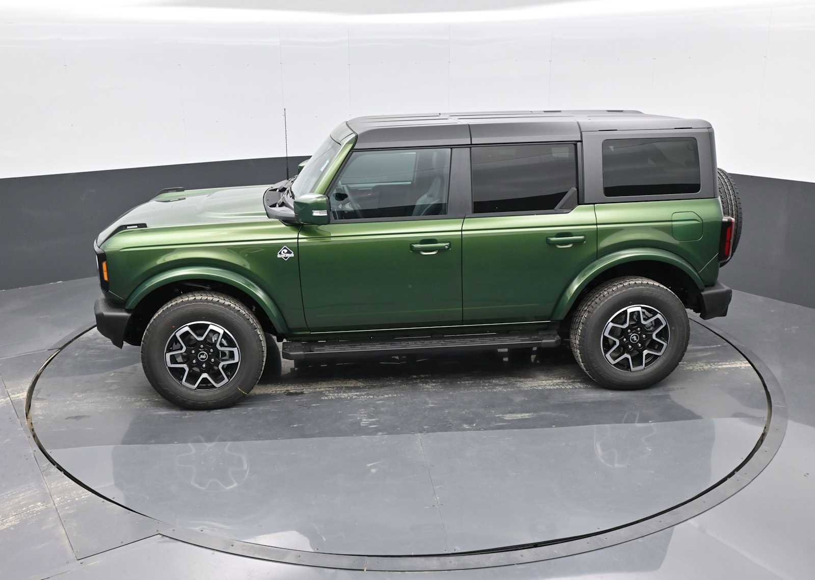 New 2024 Ford Bronco Outer Banks image 24