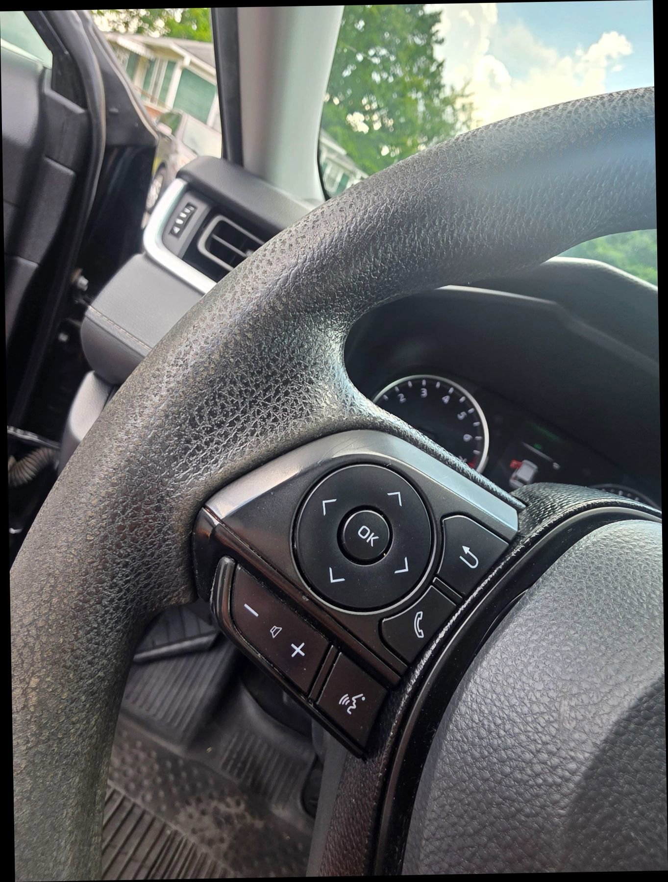 Used 2021 Toyota RAV4 XLE image 21