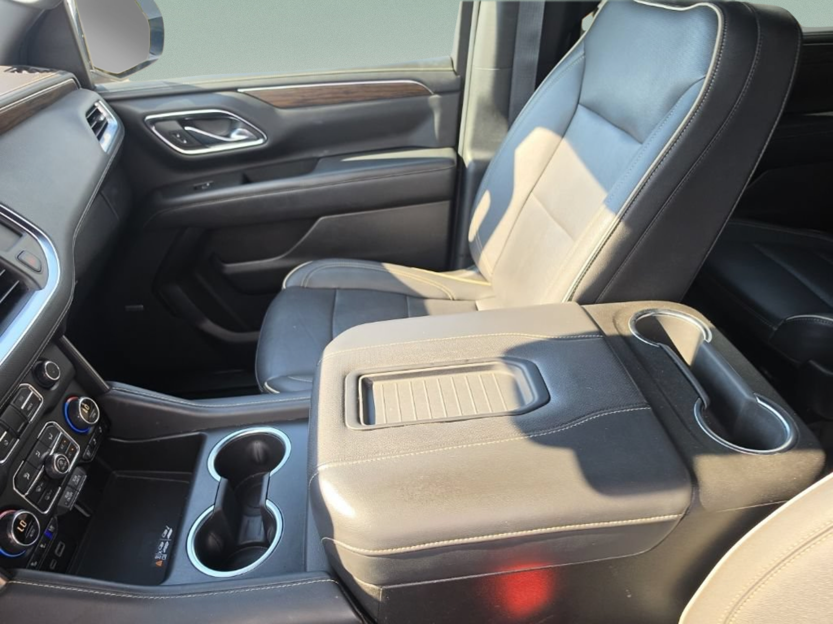 Used 2023 Chevrolet Suburban Premier AWD/4WD image 24