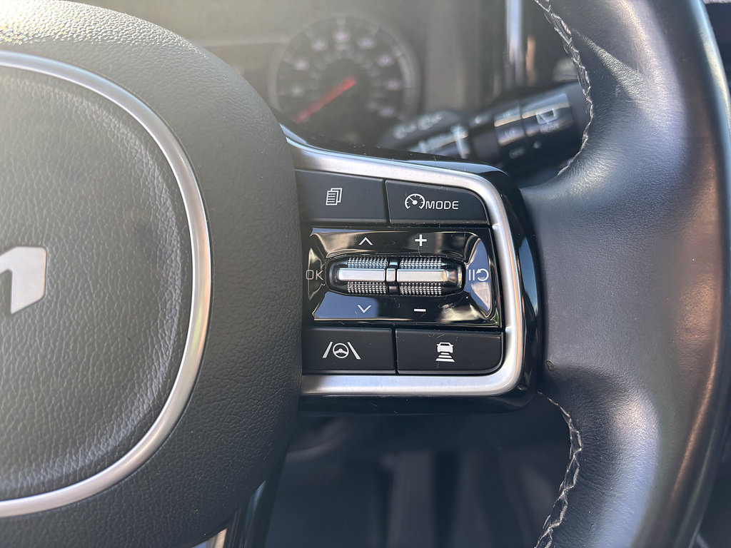 Used 2022 Kia Sorento SX AWD/4WD image 25