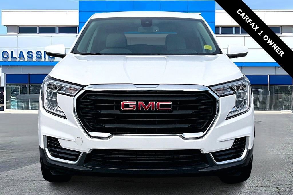 Used 2024 GMC Terrain SLE image 2