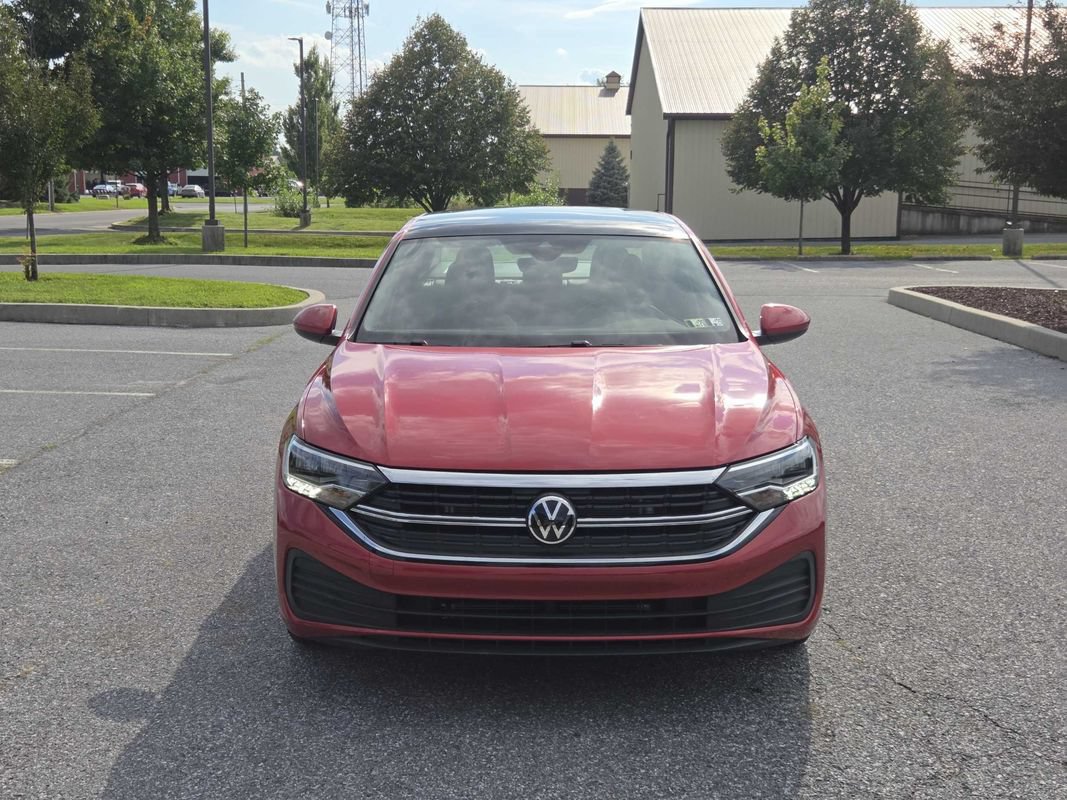 Used 2024 Volkswagen Jetta SE FWD image 3
